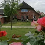 Boddenhus Auf Ruegen - Und *