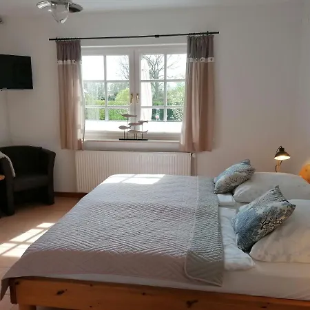 Boddenhus Auf Ruegen - Und Appartement Rappin