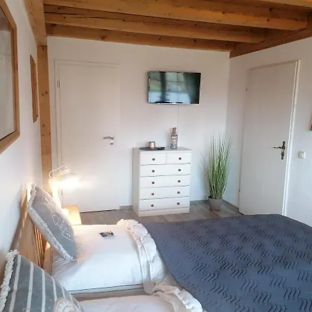 Boddenhus Auf Rügen - Und *