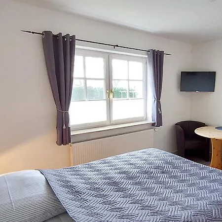 Boddenhus Auf Ruegen - Und Apartmán Rappin